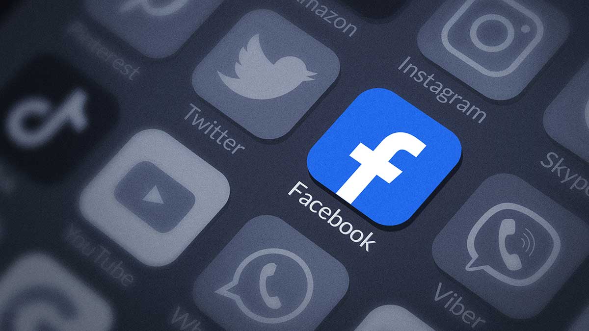 Social media logos featuring Facebook on a computer keypad